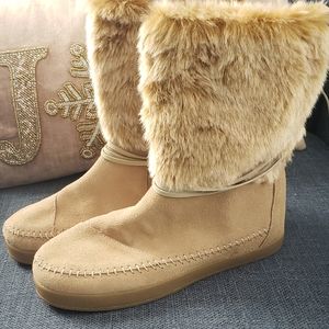 New Toms Moccasin Boots